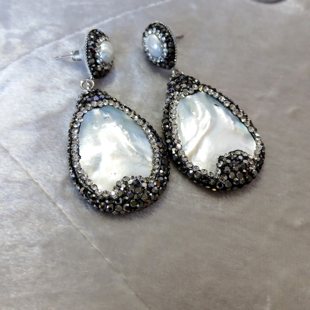 💎NEW💎 NATURAL WHITE SHELL DROP EARRINGS